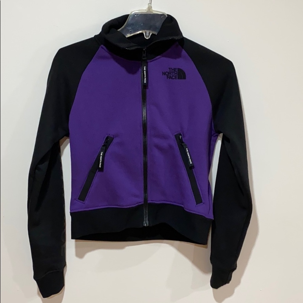 NWT North face cropped graphic jacket size: XS ✨